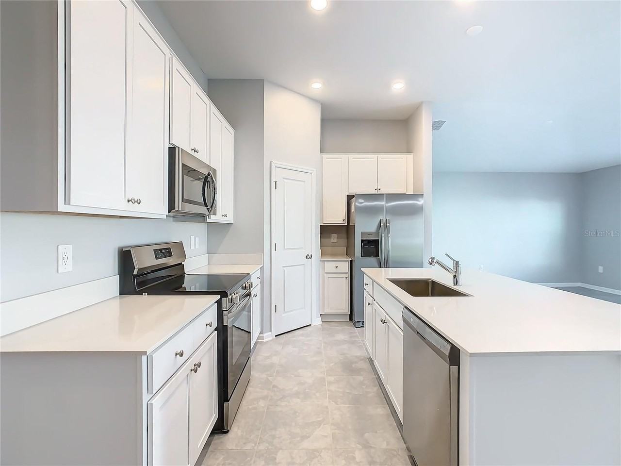 1033 Holden Way - Photo 6 of 35