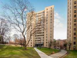 featured image of 6 Fordham Hill Oval Apt 15f