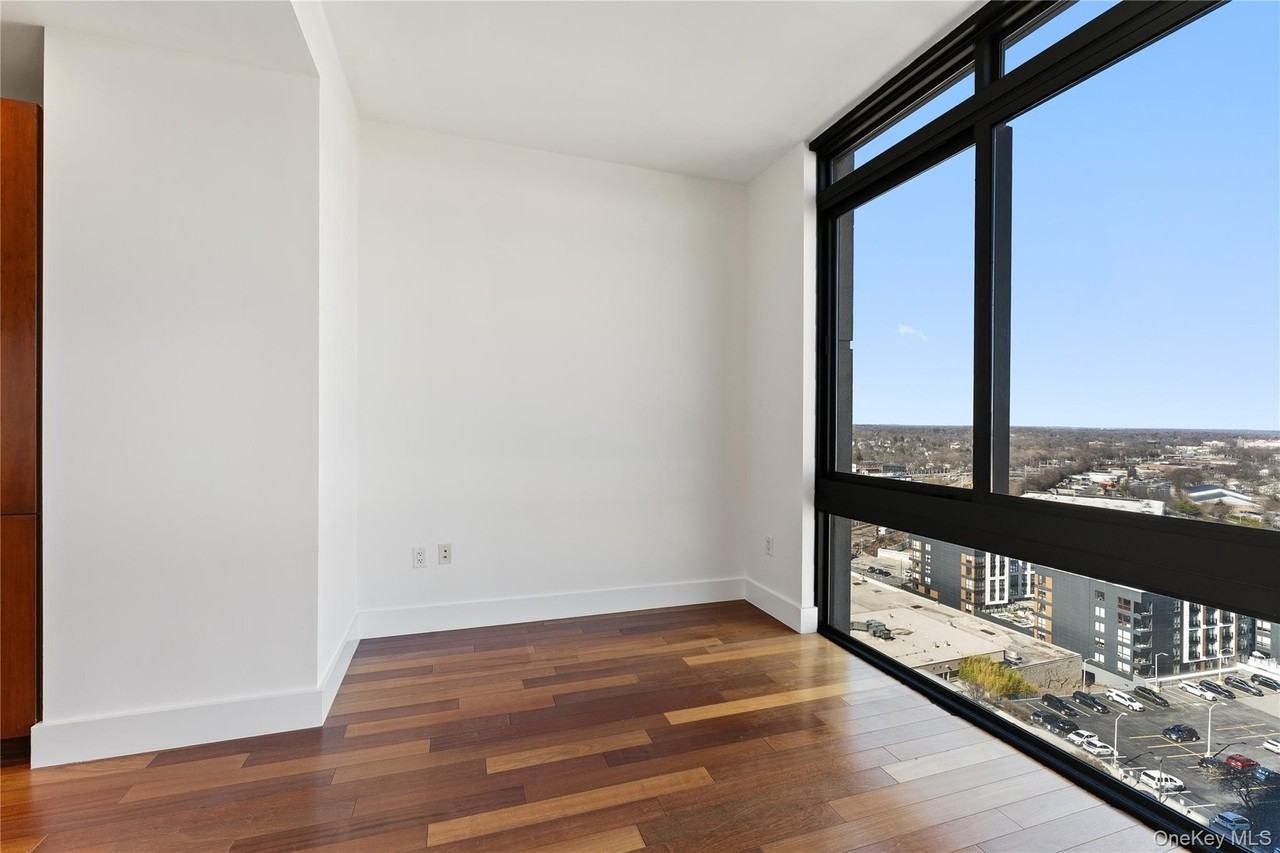 175 Huguenot St Unit 1702 - Photo 4 of 20