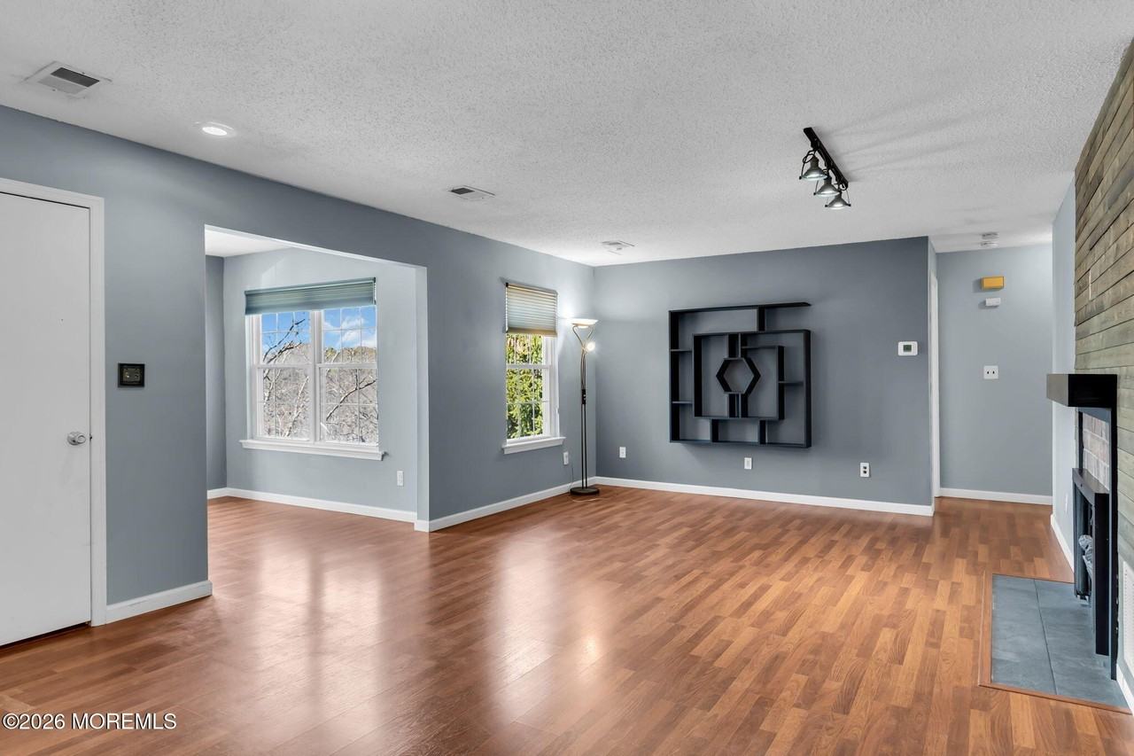 106 Frontier Way - Photo 2 of 22