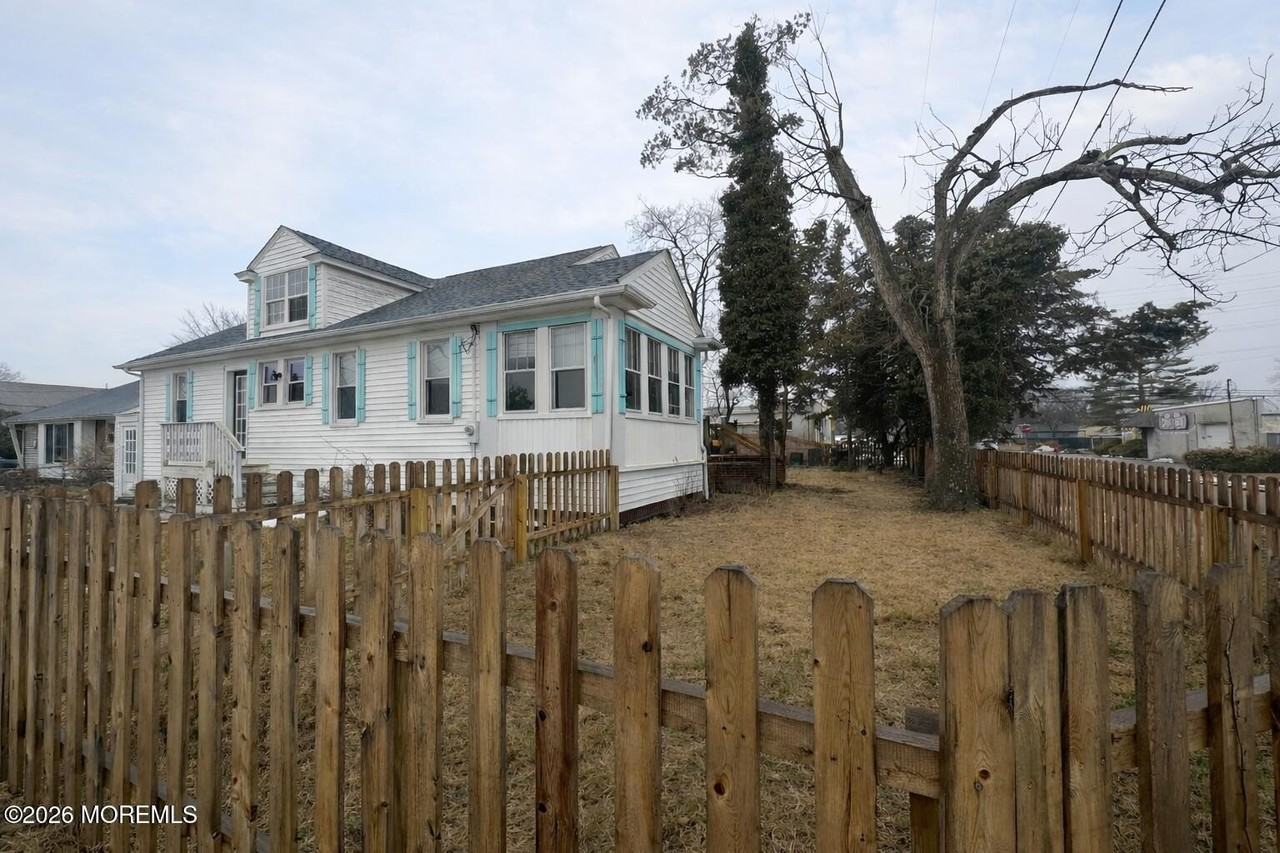 4 Spring St - Photo 2 of 31