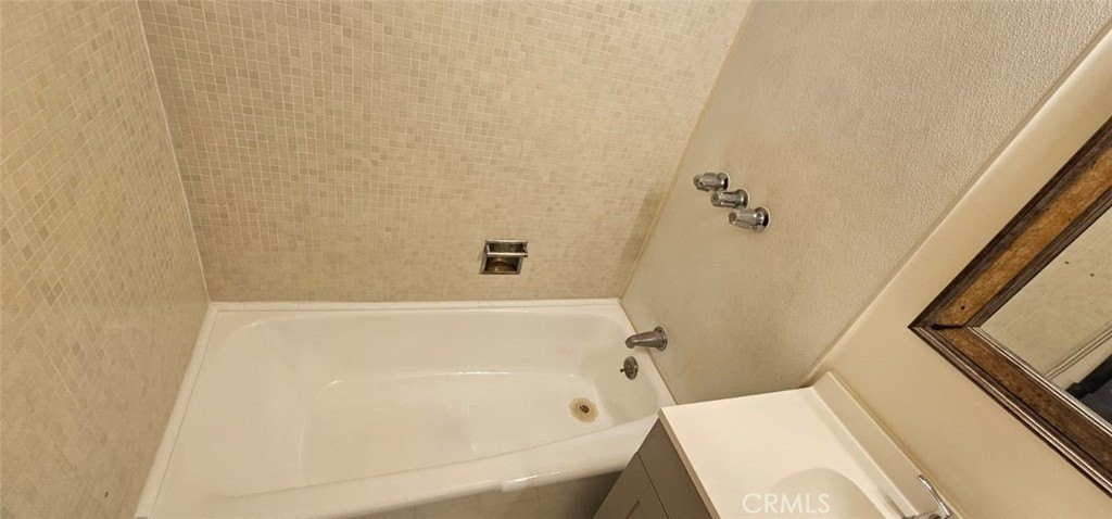 206 N Park View St #104 - Photo 4 of 21