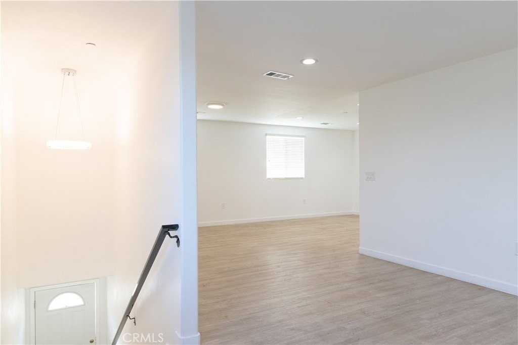 9312 Pace Ave - Photo 6 of 23