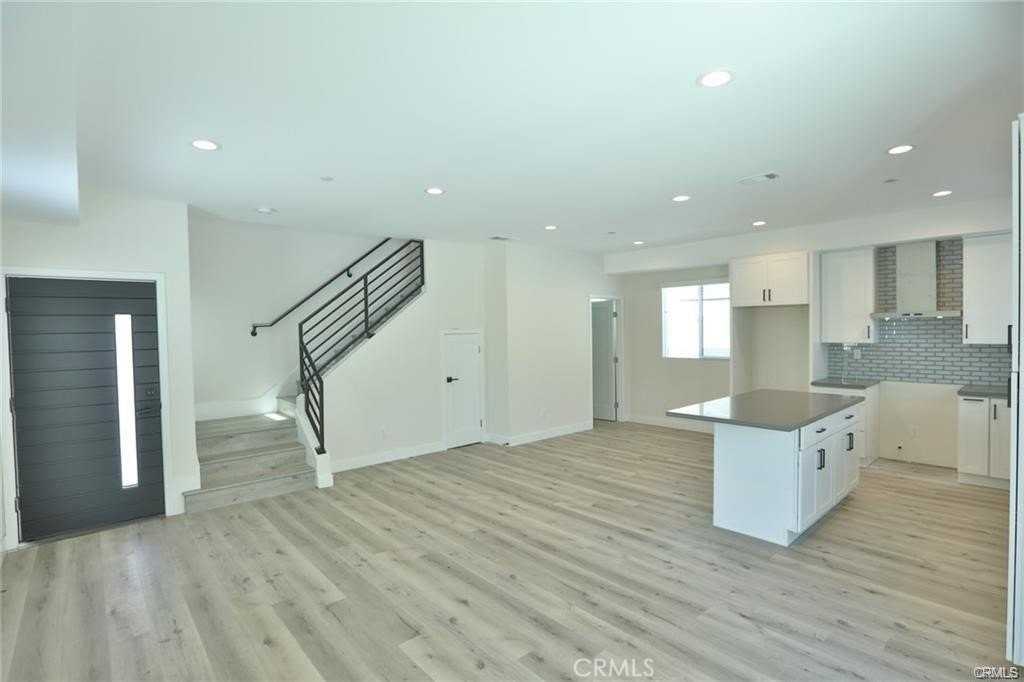 7524 Purdy Ave - Photo 4 of 23