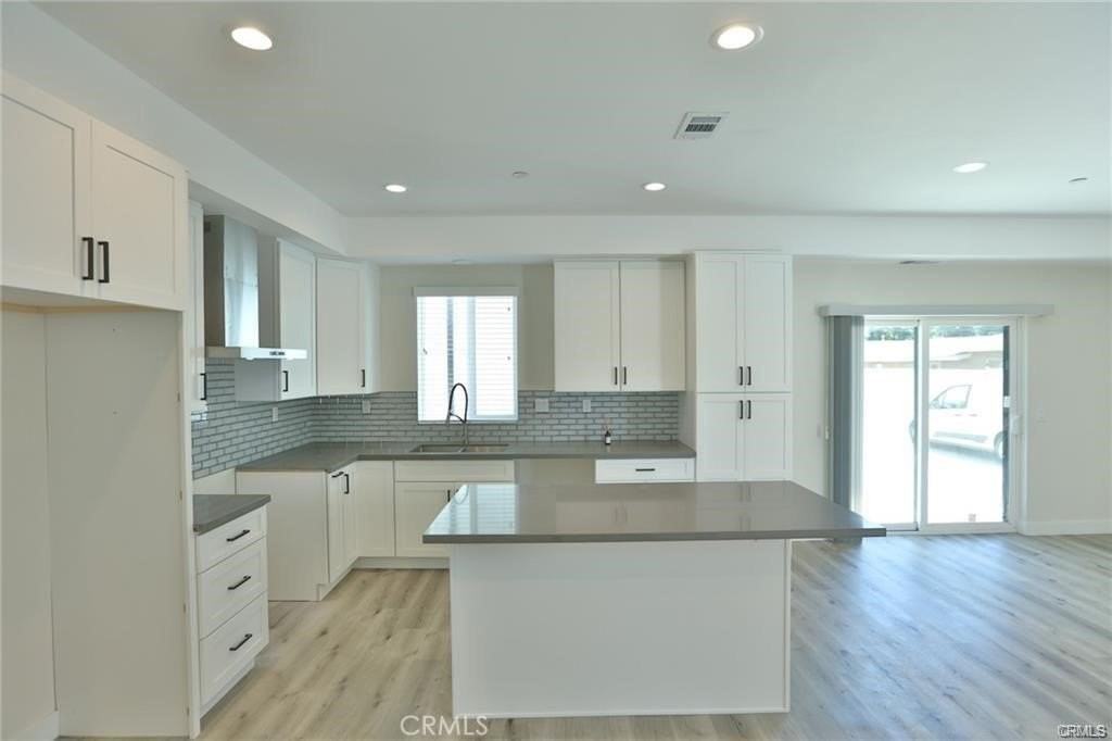 7524 Purdy Ave - Photo 6 of 23