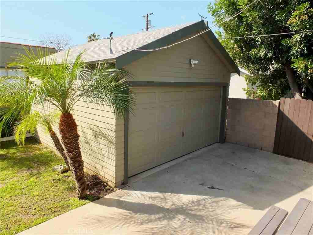 3620 E 6th St - Photo 5 of 30