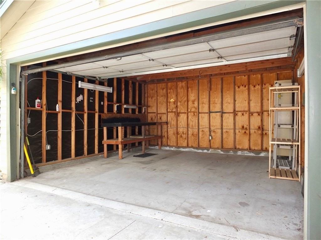 3620 E 6th St - Photo 6 of 30