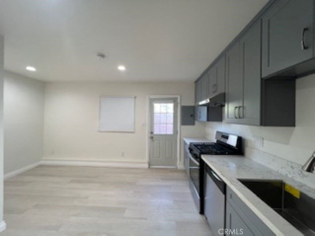 2426 W Saint Gertrude 1/2 - Photo 2 of 16