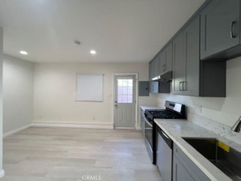 2426 W Saint Gertrude 1/2 - Photo 4 of 16