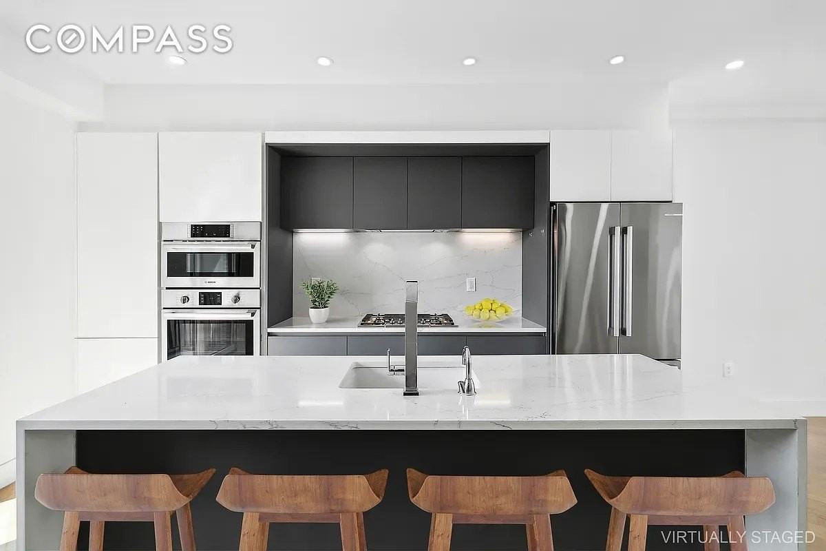 483 Hart St #PH - Photo 3 of 16