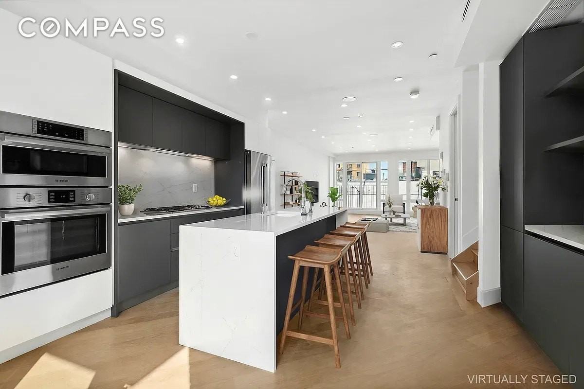 483 Hart St #PH - Photo 4 of 16