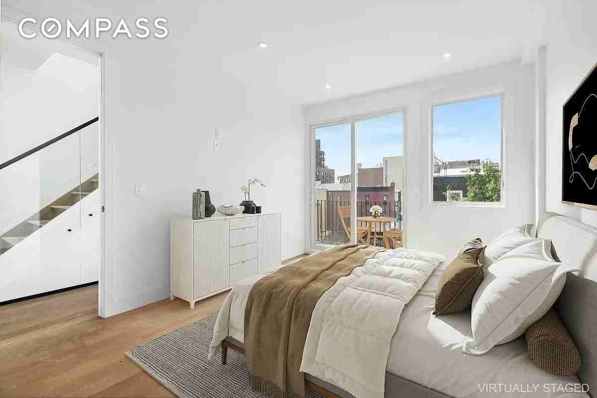 483 Hart St #PH - Photo 7 of 16