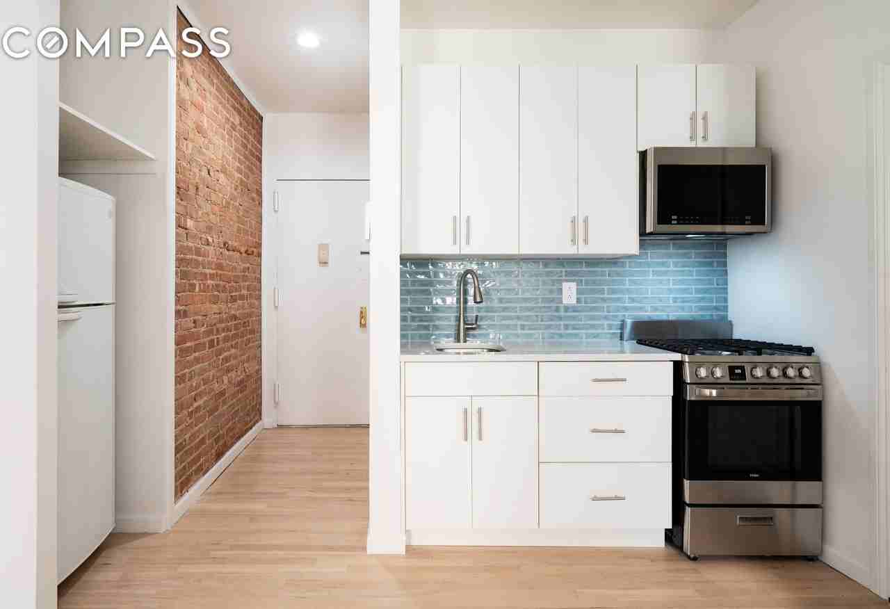 205 W 103rd St #4C - Photo 2 of 7