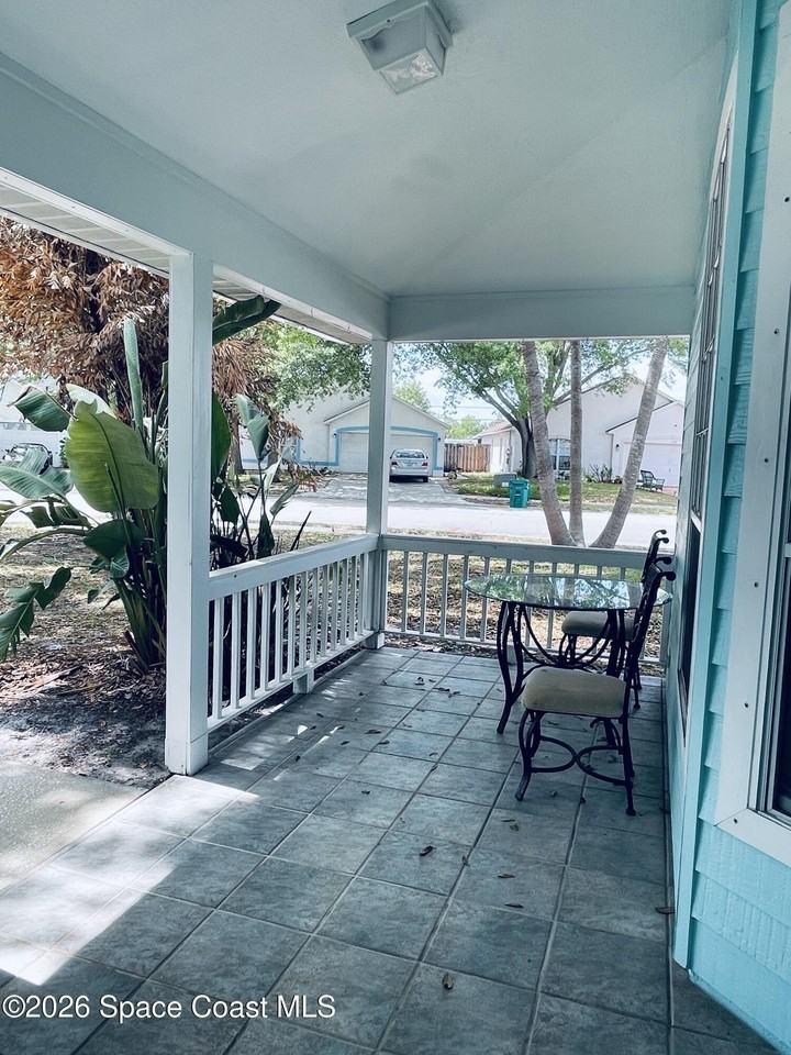 1231 Cypress Bend Cir - Photo 5 of 39