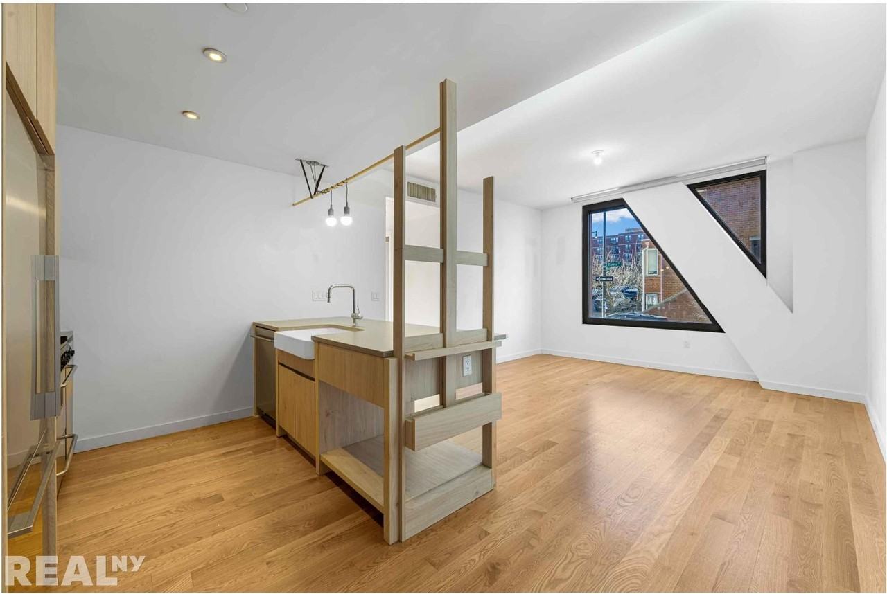 Noll St #205 - Photo 3 of 9