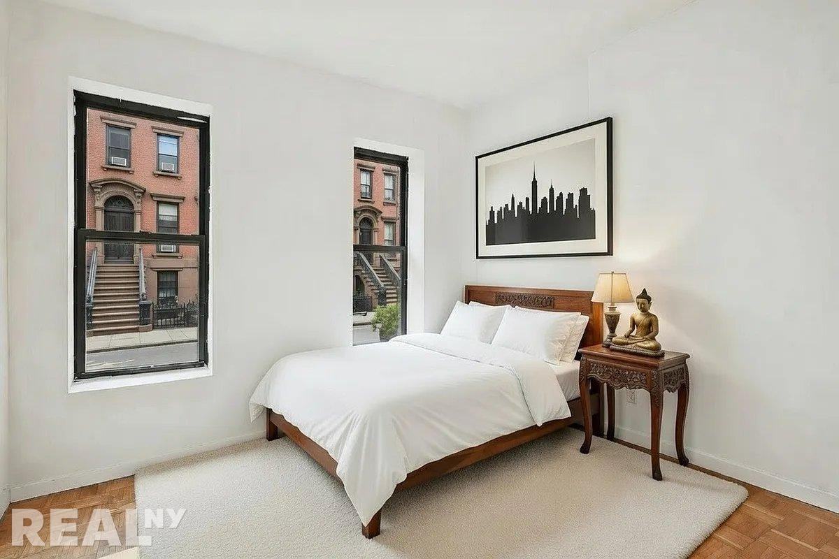 323A E 89th St #5W - Photo 2 of 6