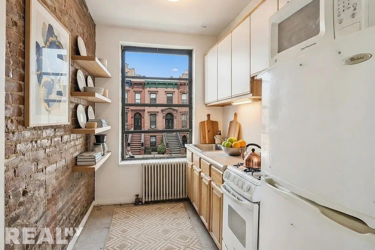 323A E 89th St #5W - Photo 4 of 6