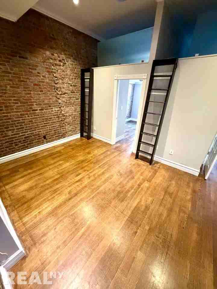 W 14th St #01B - Photo 2 of 9