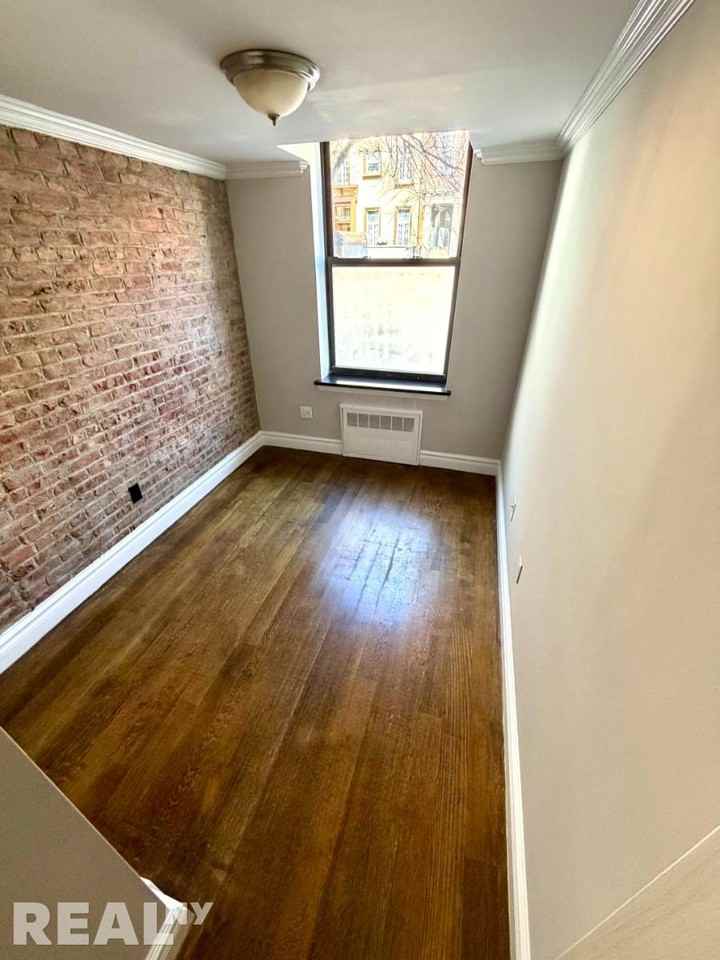 W 14th St #01B - Photo 3 of 9