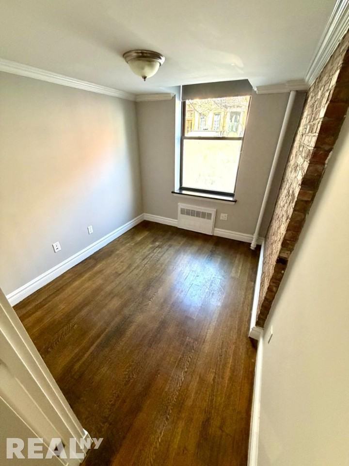 W 14th St #01B - Photo 4 of 9