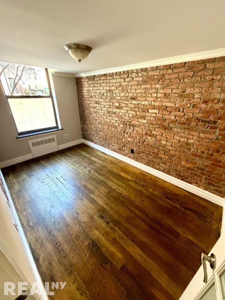 W 14th St #01B - Photo 5 of 9