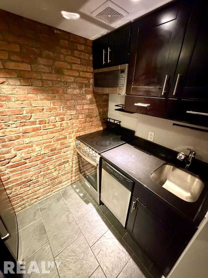 W 14th St #01B - Photo 6 of 9