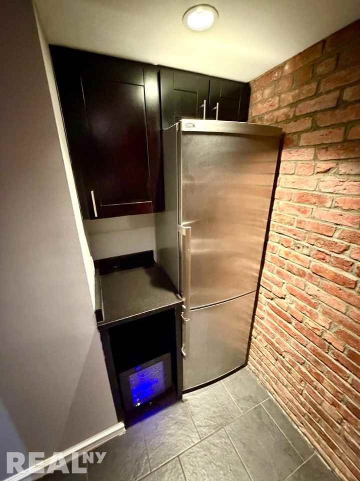 W 14th St #01B - Photo 7 of 9