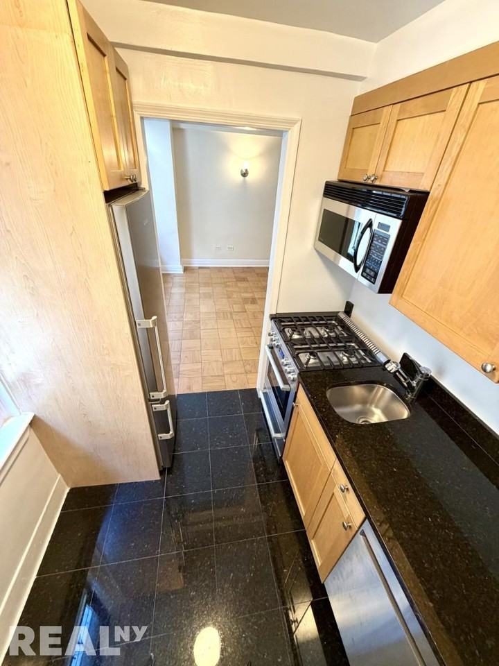 Christopher St #4N - Photo 4 of 7