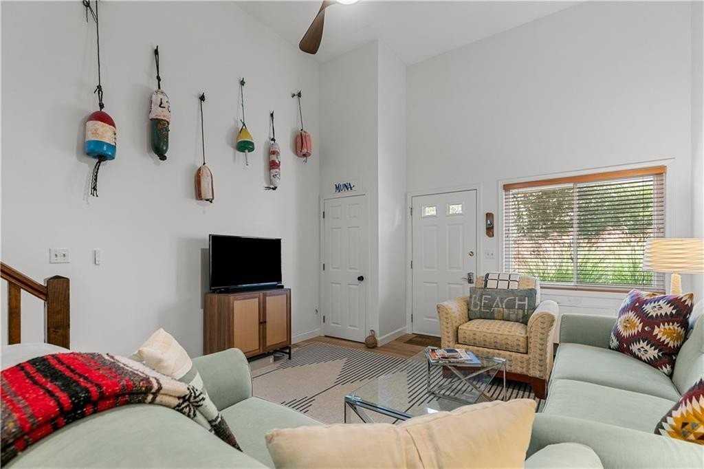 26 W Narragansett Ave Apt 6 - Photo 3 of 24