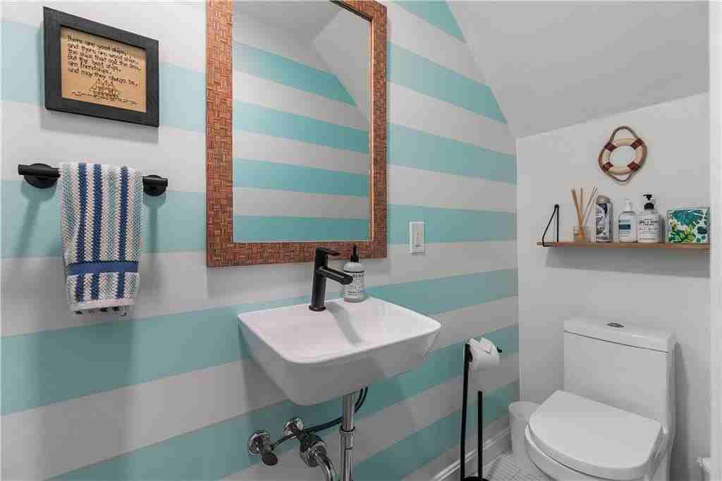 26 W Narragansett Ave Apt 6 - Photo 7 of 24