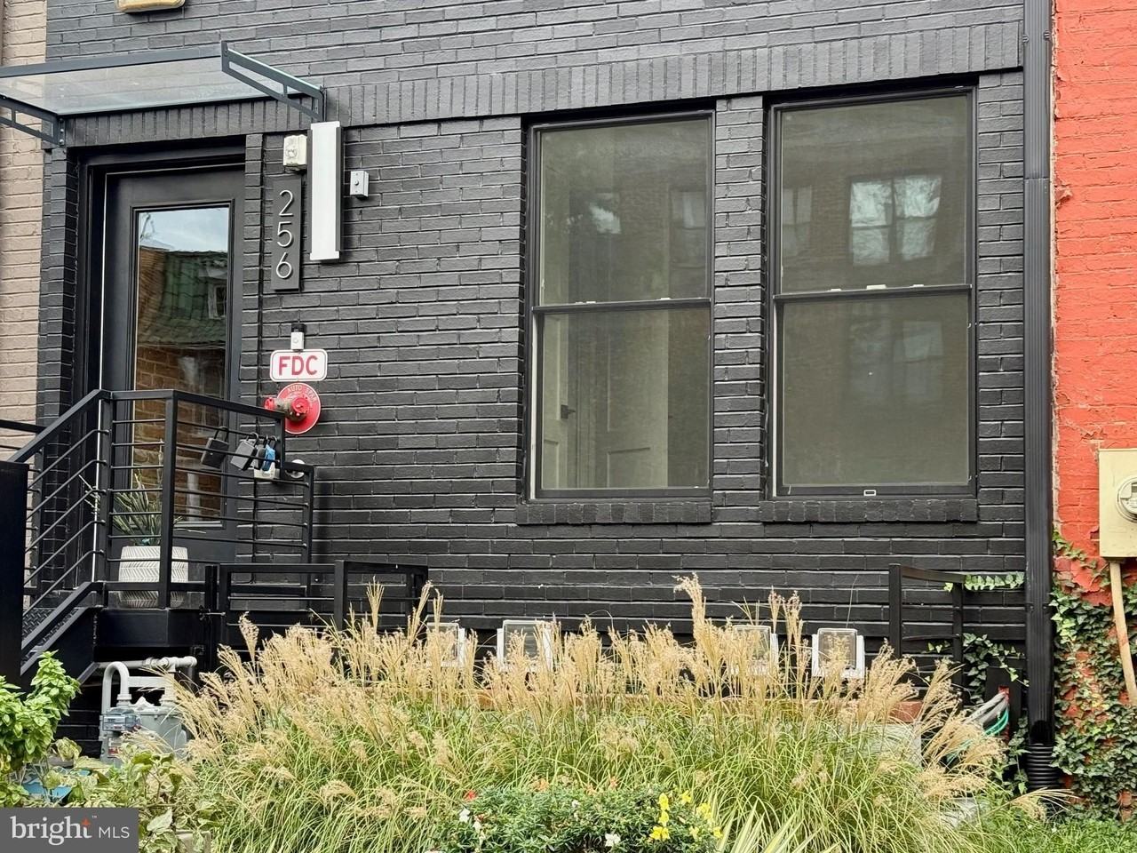 256 15th St Se Unit 3 - Photo 3 of 24