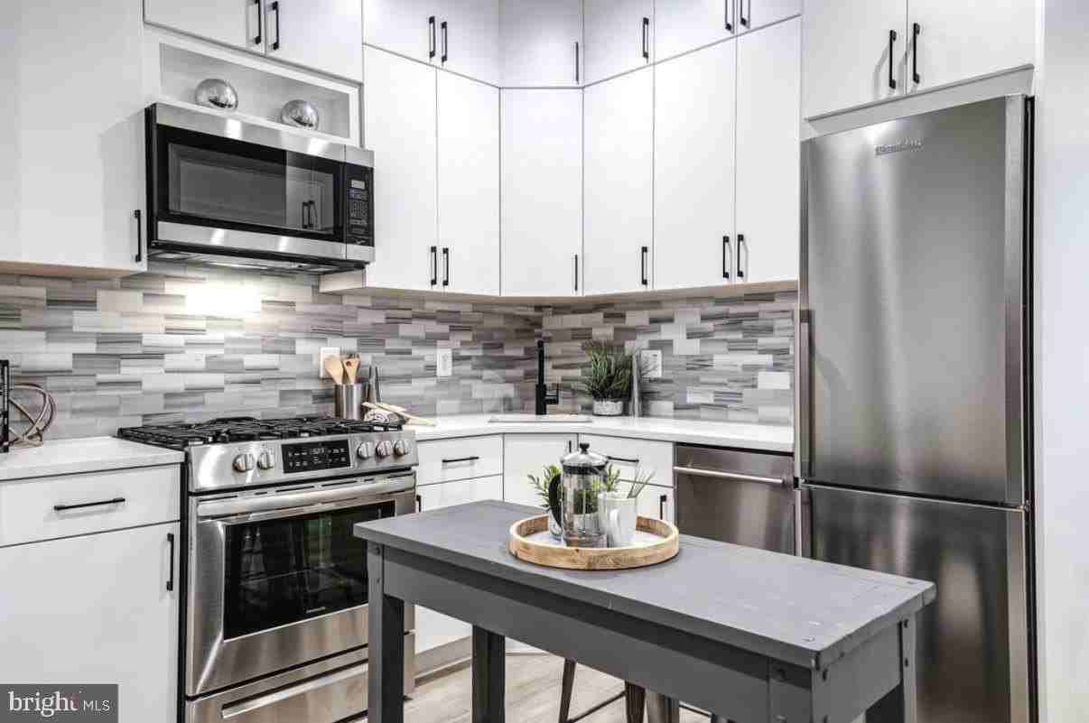 256 15th St Se Unit 3 - Photo 4 of 24