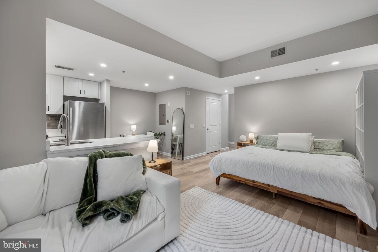 1021 N Garfield St Unit B35 - Photo 4 of 41