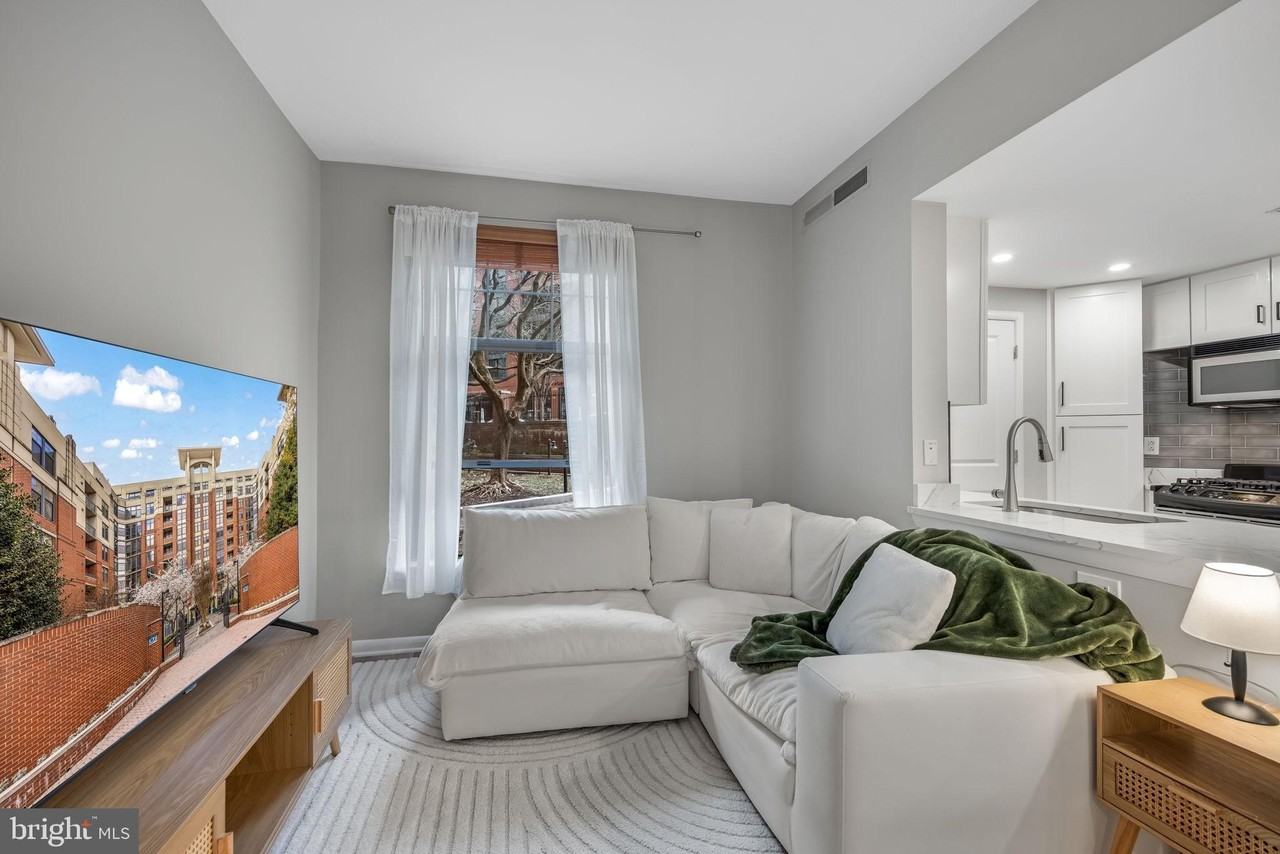 1021 N Garfield St Unit B35 - Photo 5 of 41