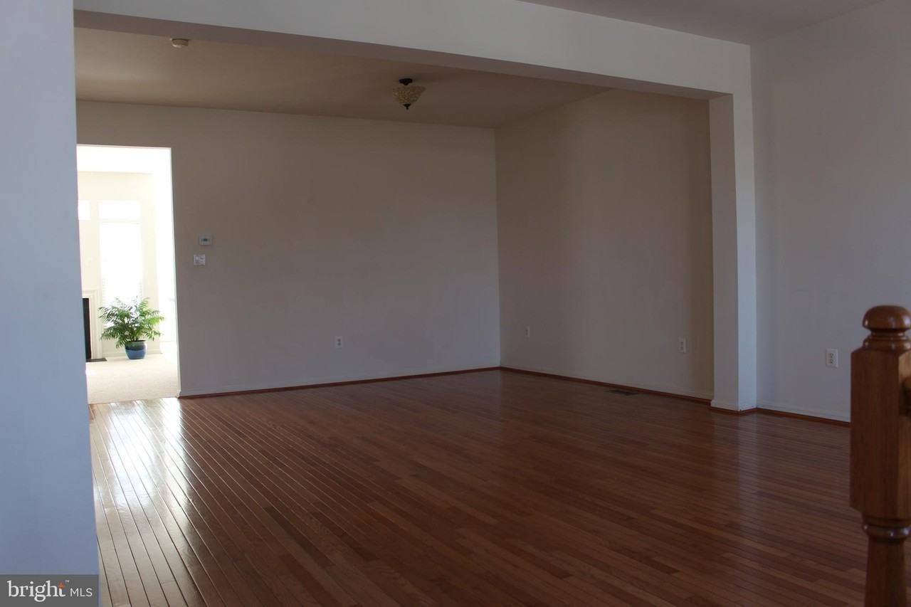 7337 Oldham Leeds Way - Photo 2 of 16