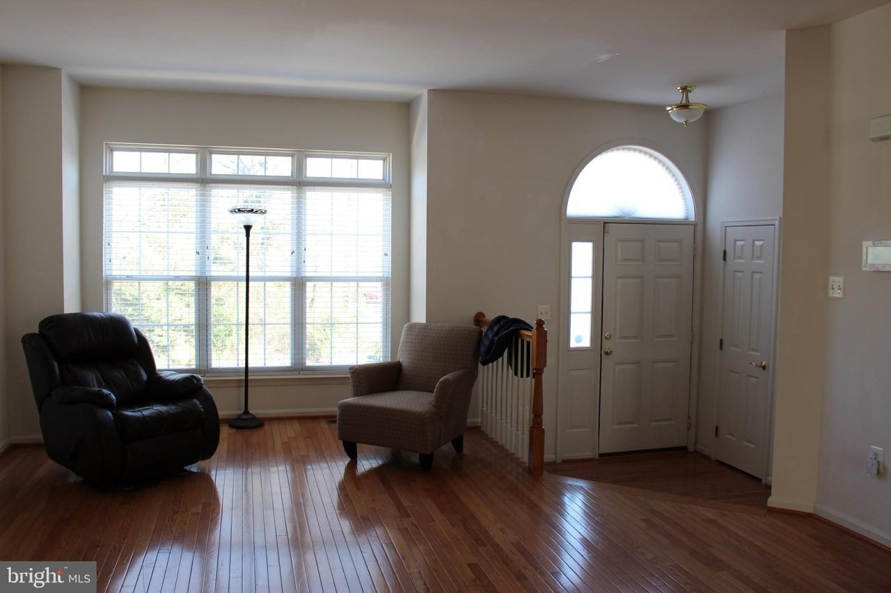 7337 Oldham Leeds Way - Photo 3 of 16