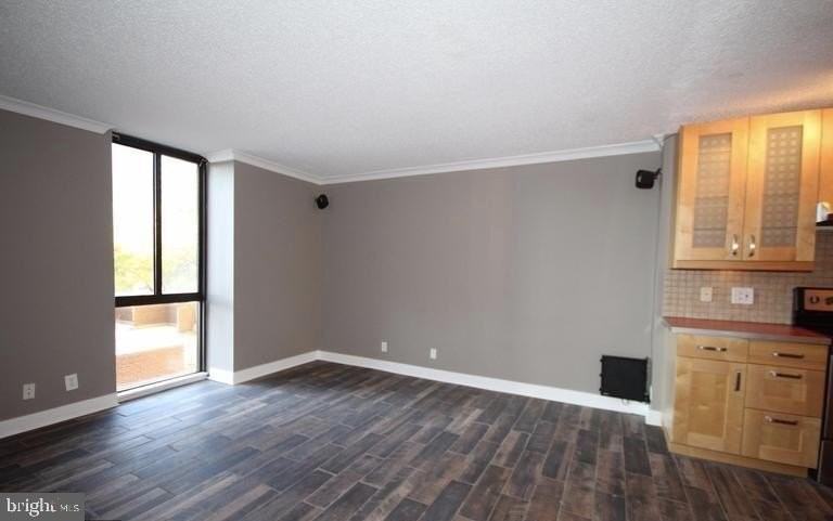 6800 Fleetwood Rd Apt 214 - Photo 4 of 22