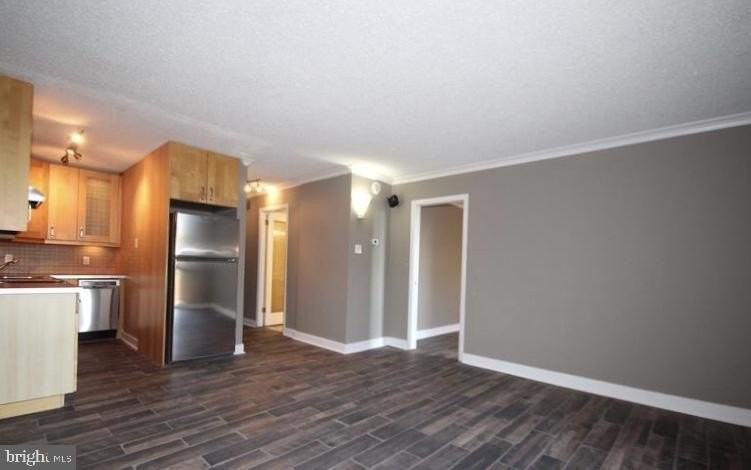 6800 Fleetwood Rd Apt 214 - Photo 5 of 22