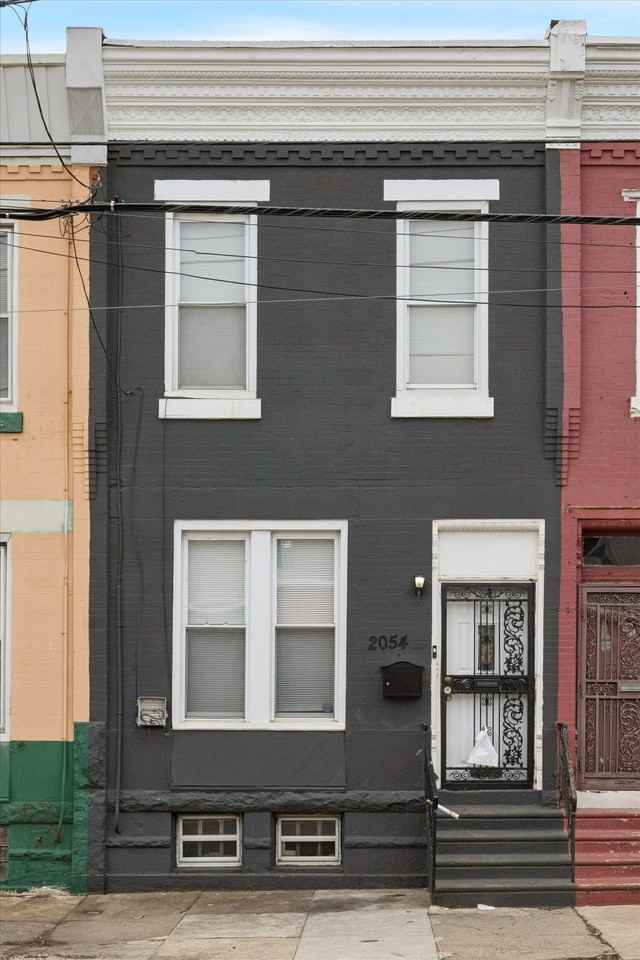 2054 W Glenwood Ave #1 - Photo 3 of 27