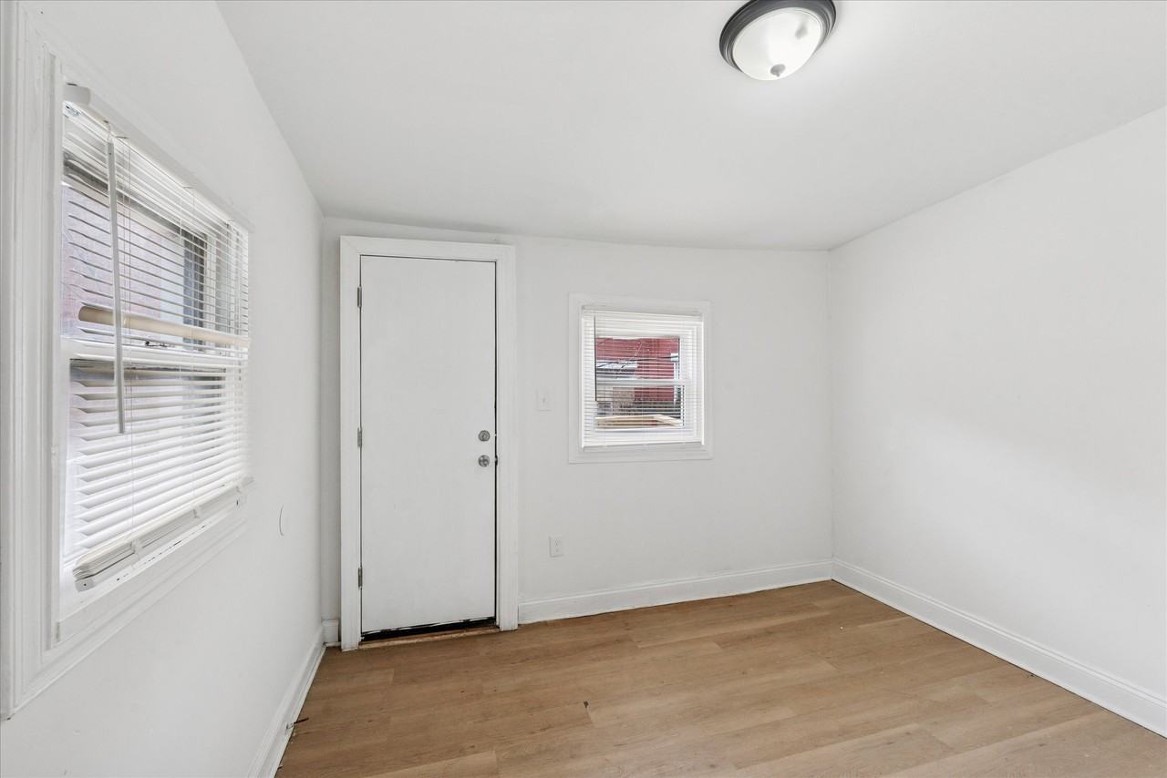 2054 W Glenwood Ave #1 - Photo 4 of 27