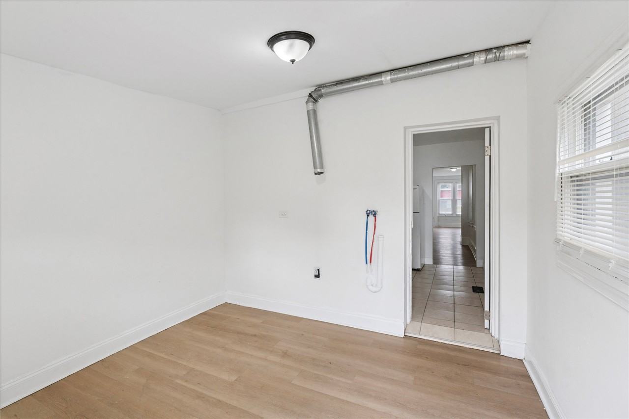 2054 W Glenwood Ave #1 - Photo 5 of 27
