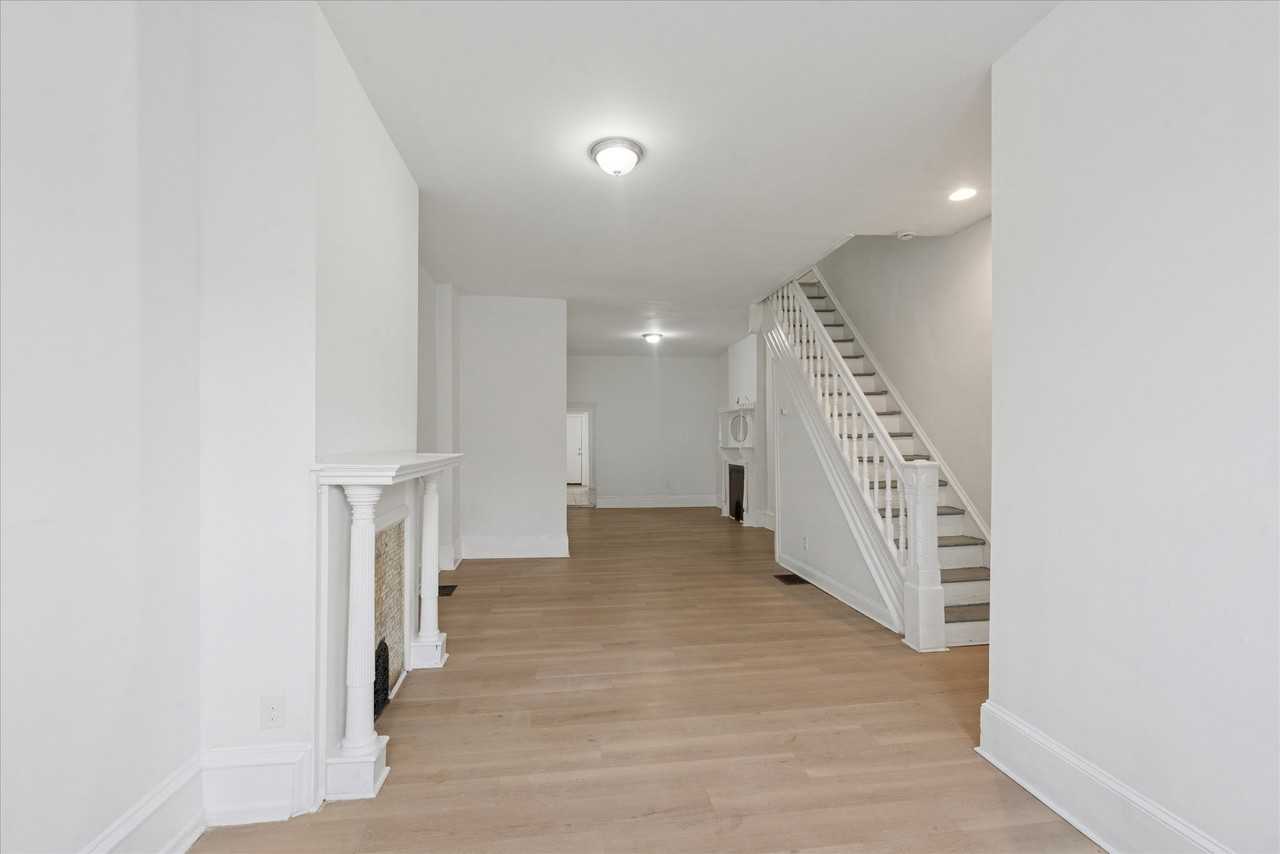 2054 W Glenwood Ave #1 - Photo 6 of 27