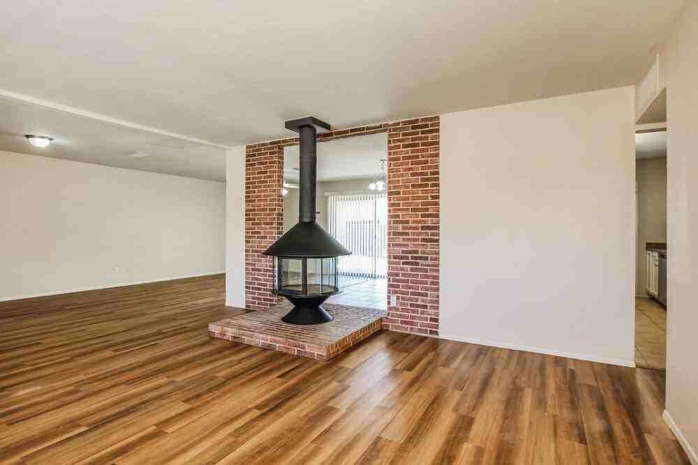 8037 E Oak St - Photo 3 of 16