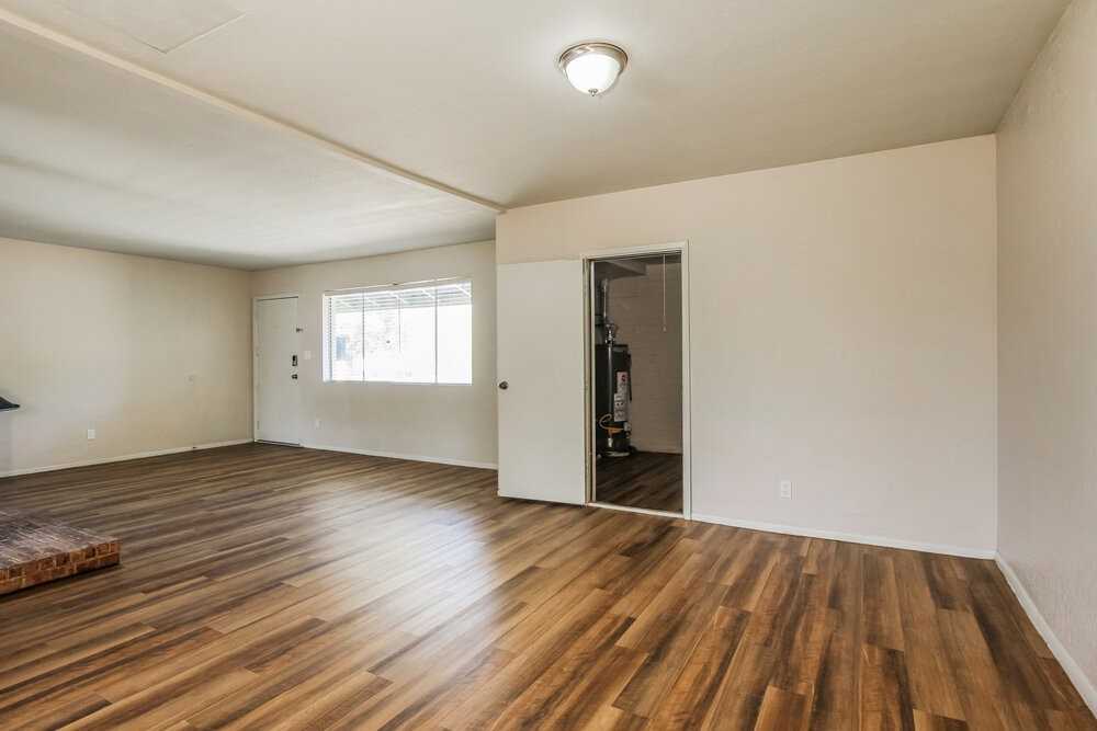 8037 E Oak St - Photo 4 of 16