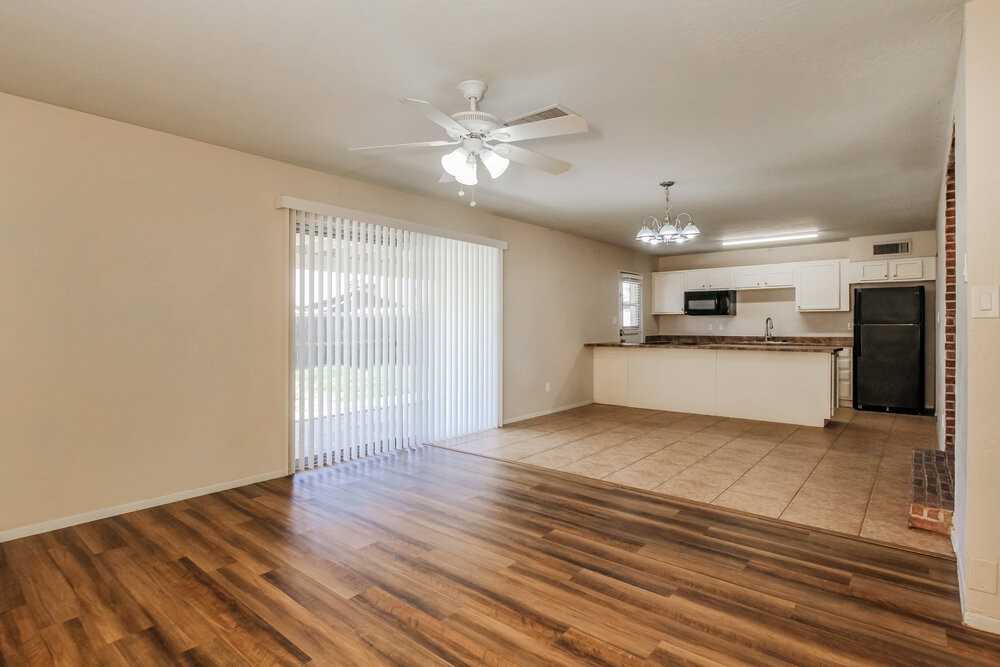 8037 E Oak St - Photo 5 of 16