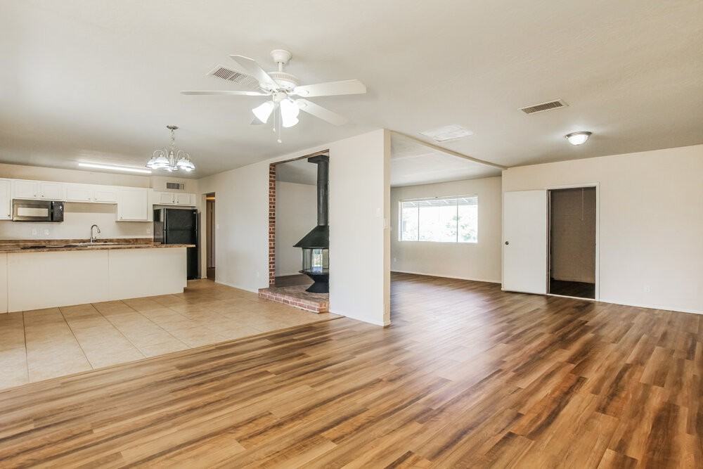 8037 E Oak St - Photo 6 of 16