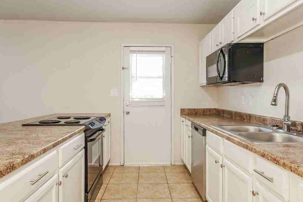 8037 E Oak St - Photo 7 of 16