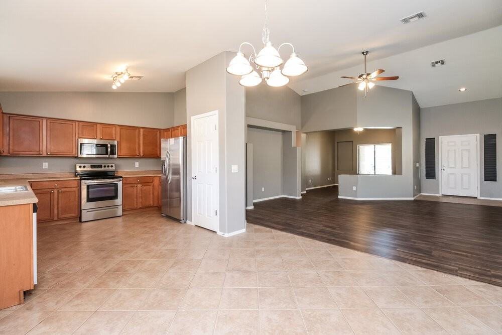 9548 W Miami St - Photo 4 of 16