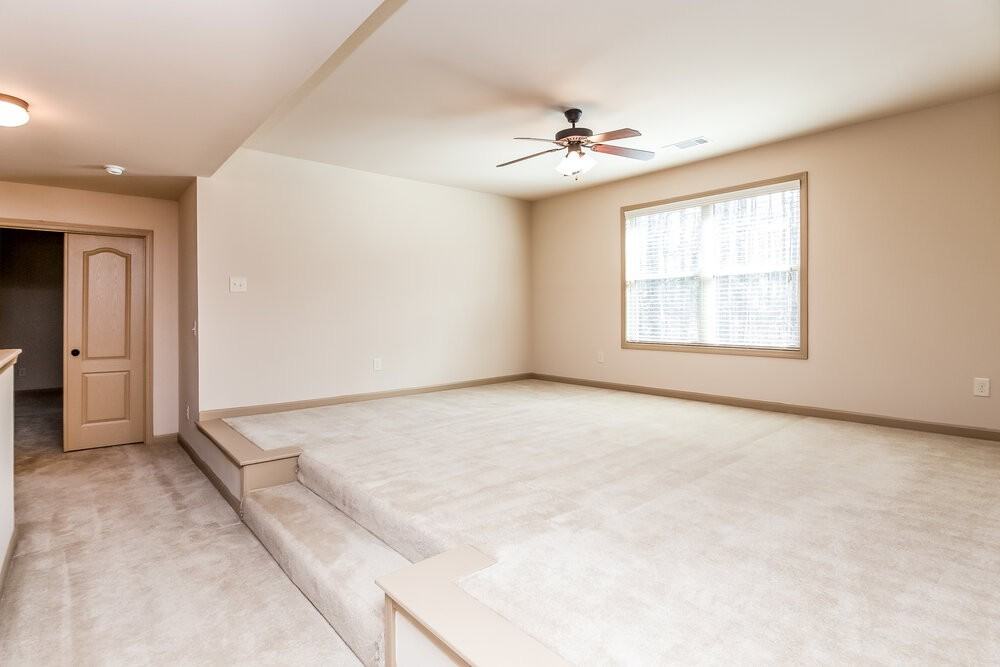 1971 Bridle Rd - Photo 4 of 17