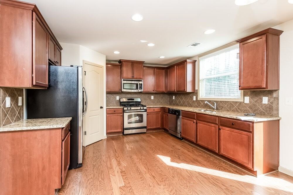 1971 Bridle Rd - Photo 7 of 17